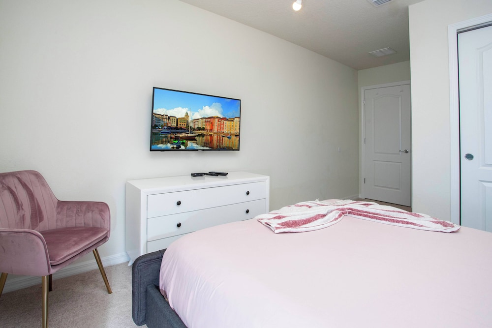 Gorgeous Themed Townhome at Windsor at Westside WW8915 view 5