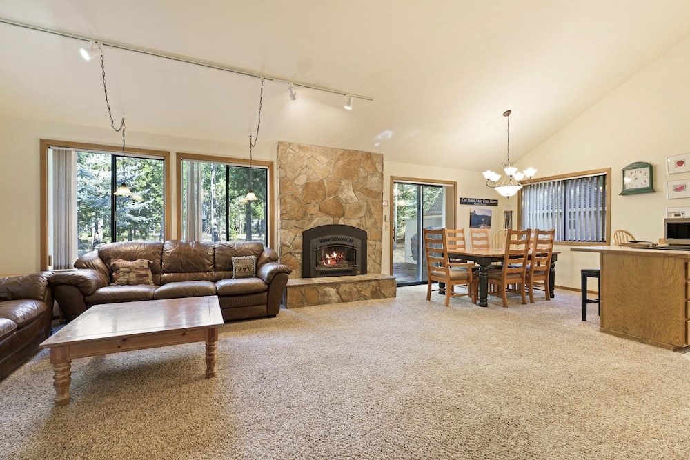 Blue Goose 16 4 Bedroom Home