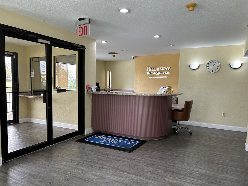 Rodeway Inn & Suites Highway 290 Northwest - Image 3
