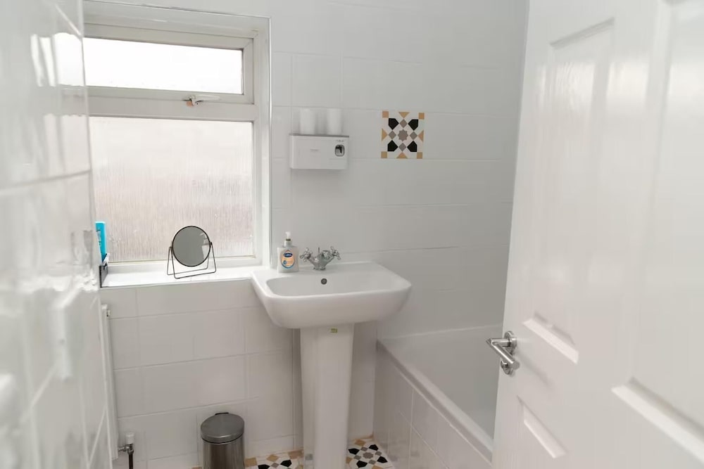 House - Sleeps 5 - Ensuite Bedrooms