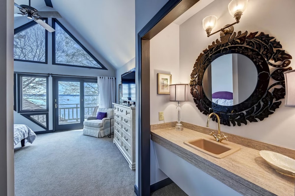 Landover Lodge by Avantstay Waterfront Dock