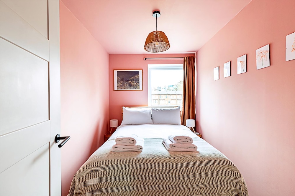 Bright 2-bed Home Near Putney Riverside