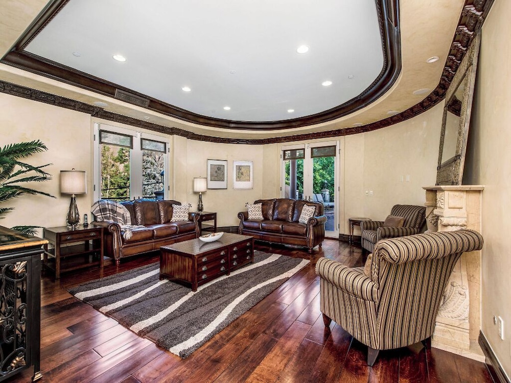 Robmar Mansion - Beverly Hills Mediterranean Estate With Pool & Sport Court