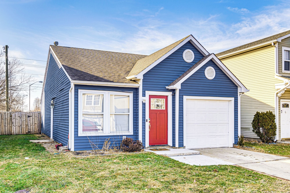 5 Mi to Eagle Creek Park: Home w/ Fenced Yard!