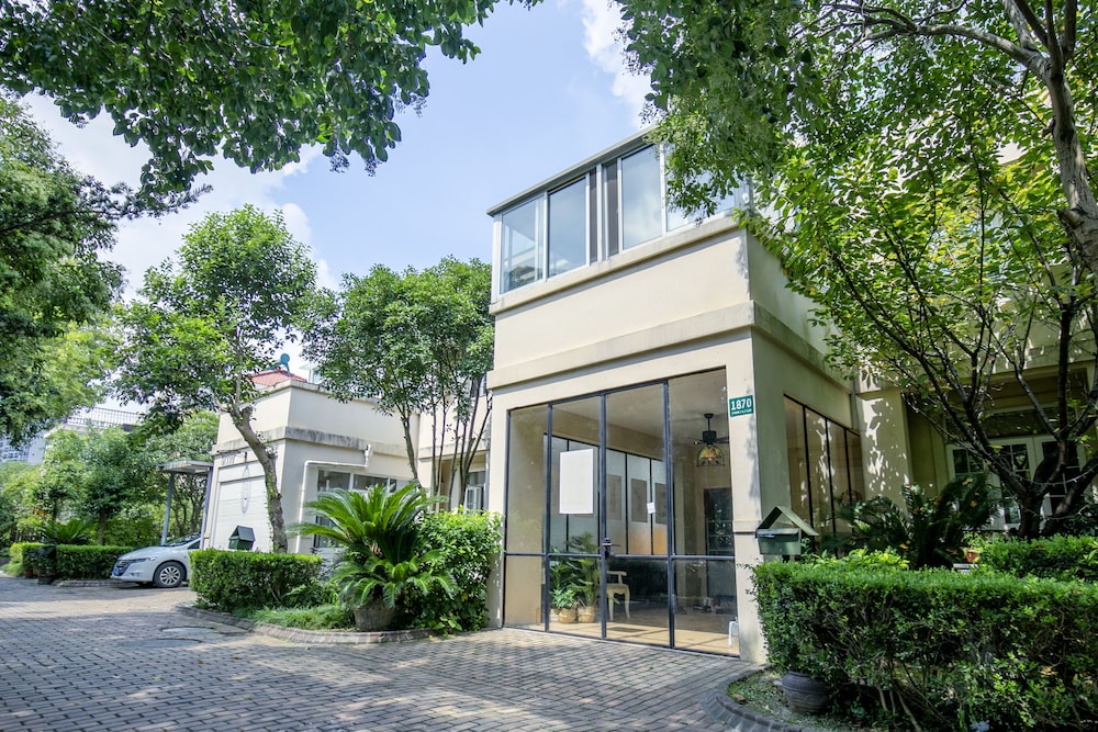 Cambridge Villa with 5 BRs