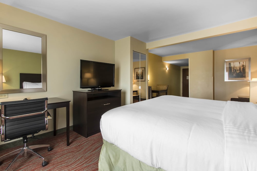 Cullman Vacations - Holiday Inn Express Hotel  Suites Cullman, an IHG Hotel - Property Image 3