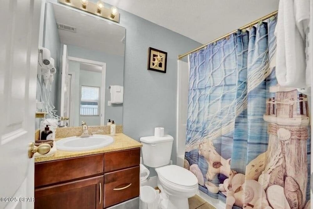 Laketown Wharf 338 3 Bedroom Condo