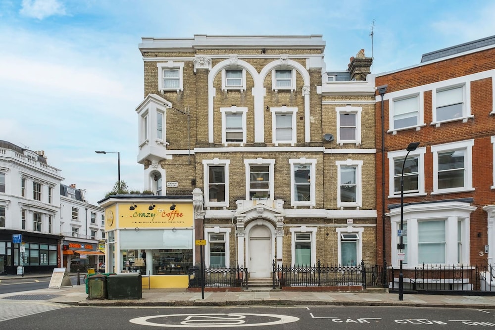 3 Bed 3 Bathroom Flat in Kensington B