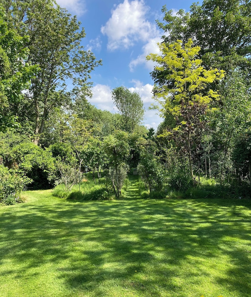 Remarkable 1-bed Cottage in Orwell Cambridgeshire