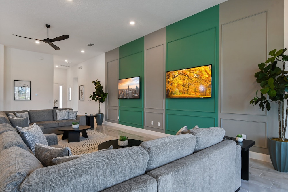 Luxurious 15br Villa With Lake View & Game/theater