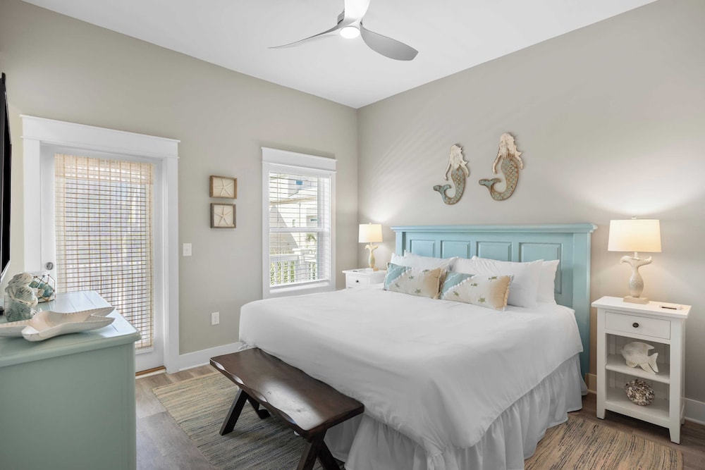 Mins to Beach Access + Pet-friendly + Golf Cart 30A White Sands by Avantstay