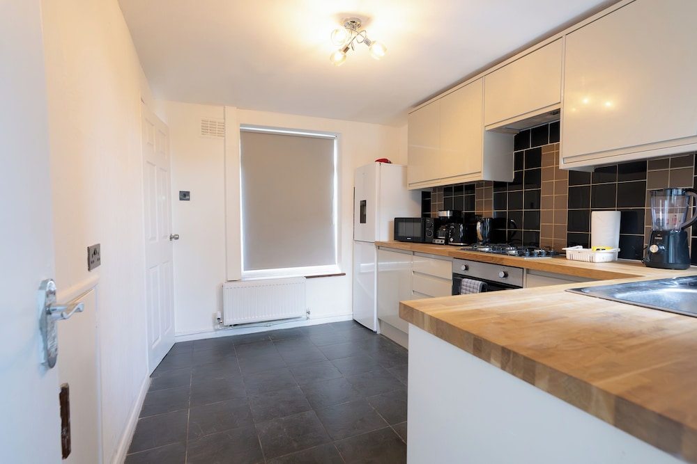 3-bed House - Sleeps 7, Parking & Views