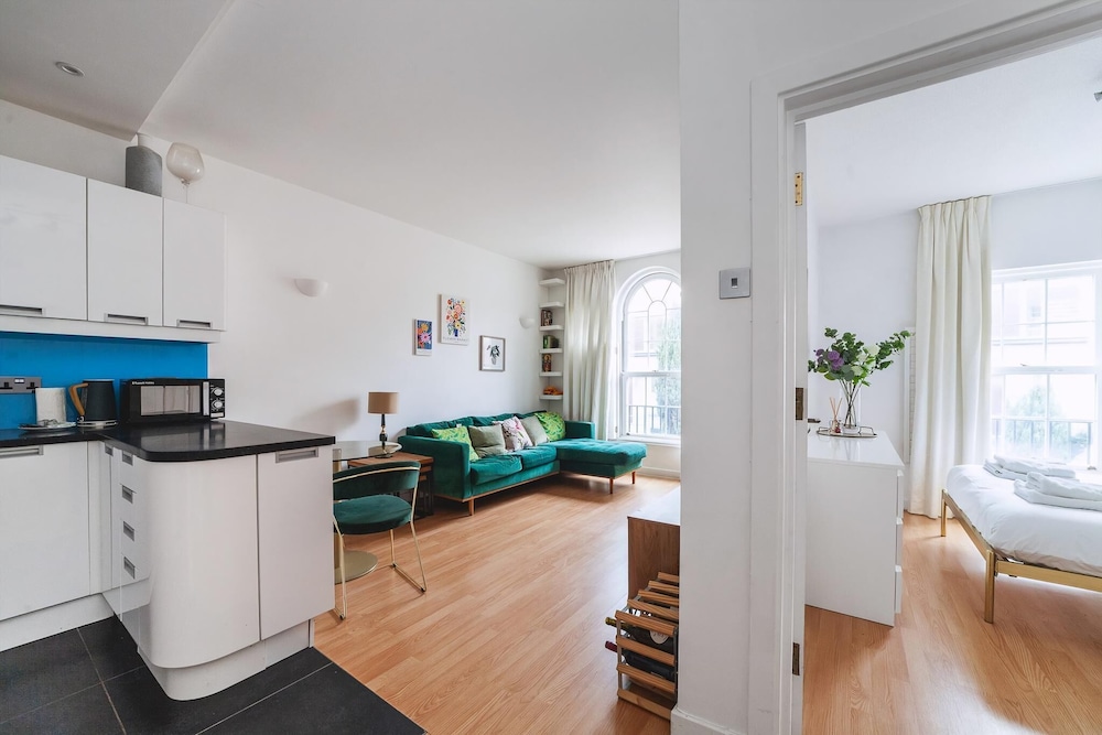Rotherhithe Riverside Flat