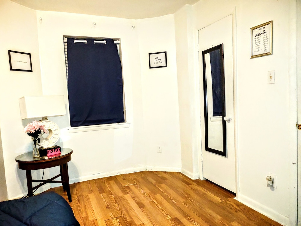 HarlemHouse - Property Image 6