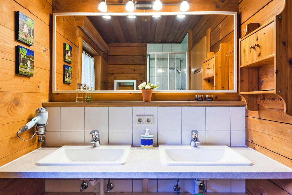 Chalet in Eben With Panoramic Mountain Views