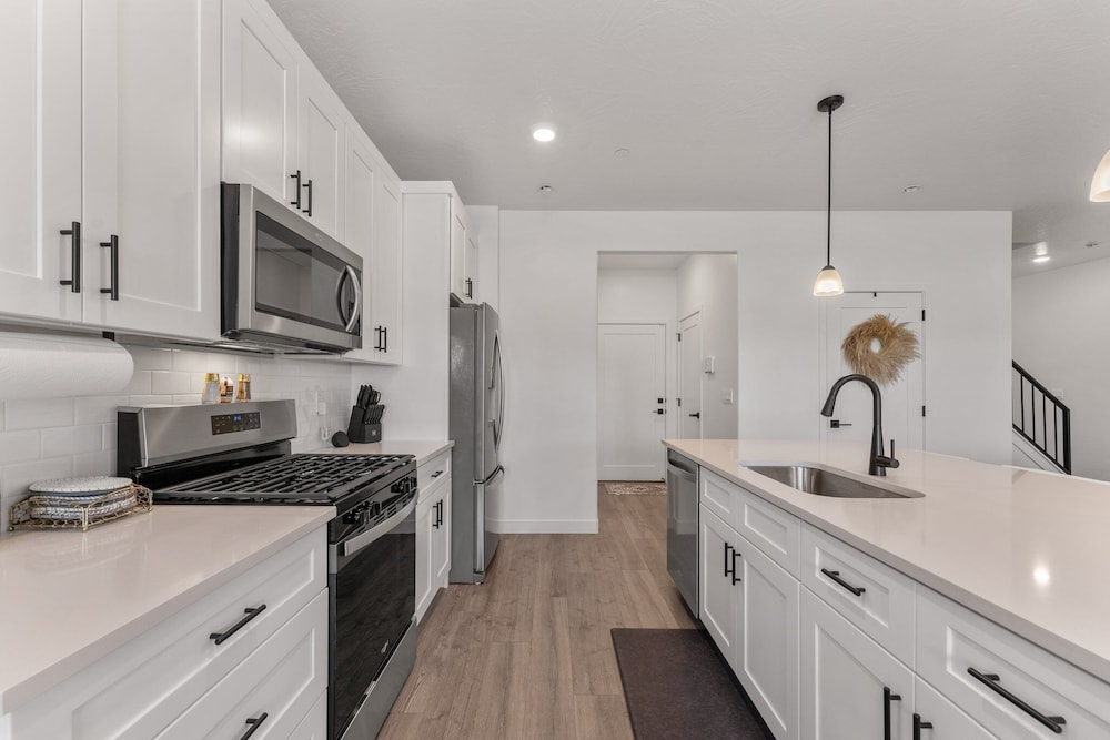Popular Poolside Retreat 4 Bedroom Townhouse