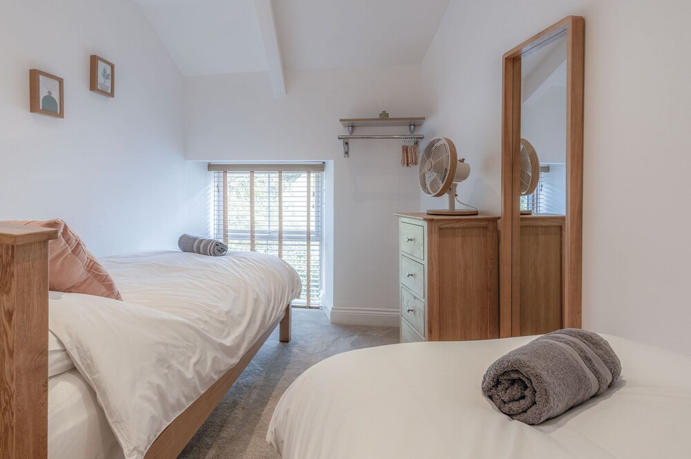 Flat 2 - 2 Bedroom Apartment - Tenby view 4