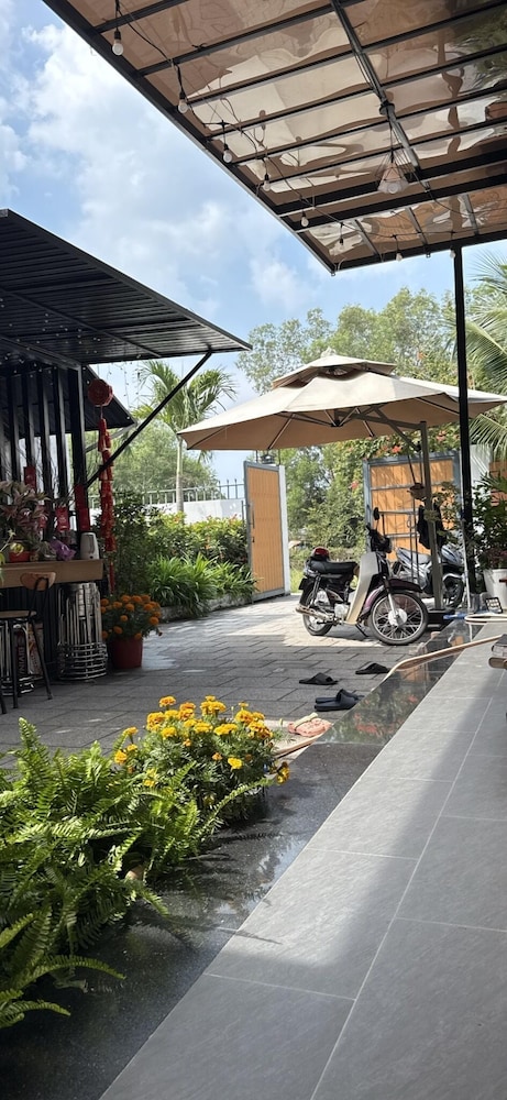 HOMESTAY HALONA