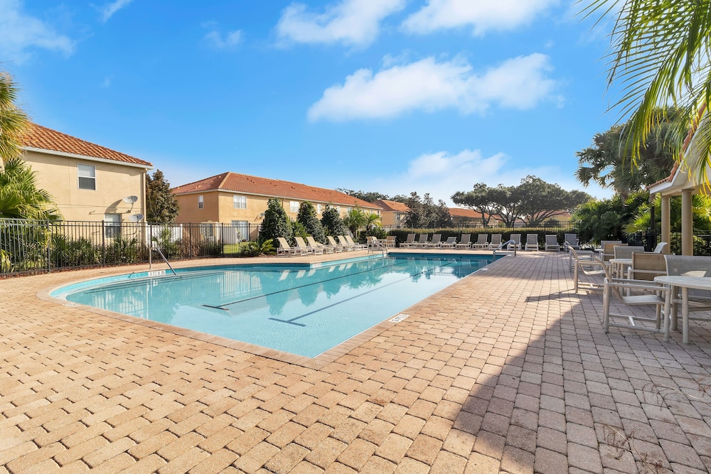 Just 10 Mins From Disney and Walking Distance to Outlets & Restaurants view 2