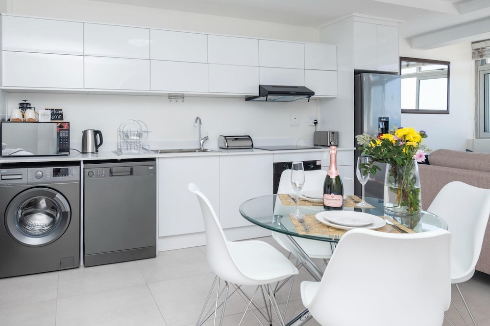 Sea Views by the Promenade at Oceanmist Studio