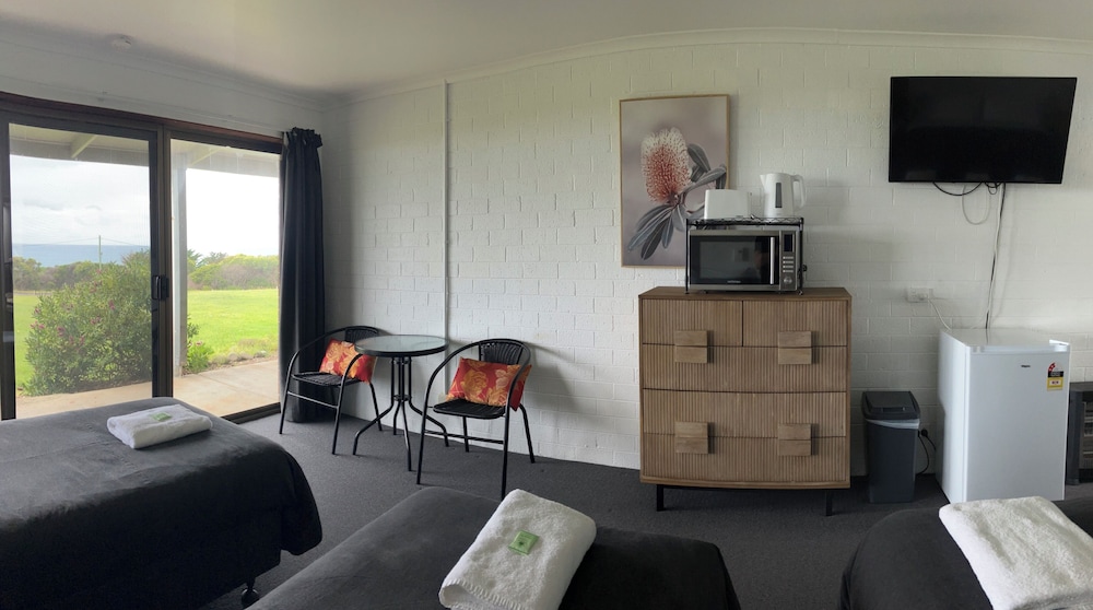 61 OCEAN ROAD MOTEL