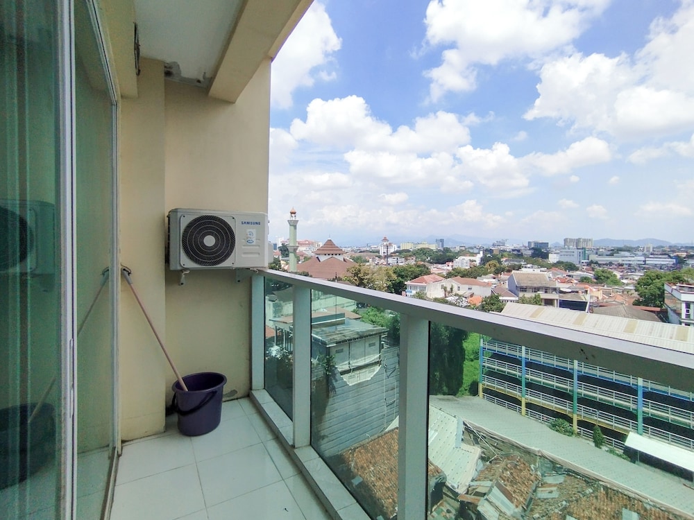 Spacious Combine 2Br At Tamansari La Grande Apartment view 2