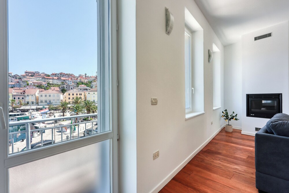 The Perfect View Penthouse Design Apt.