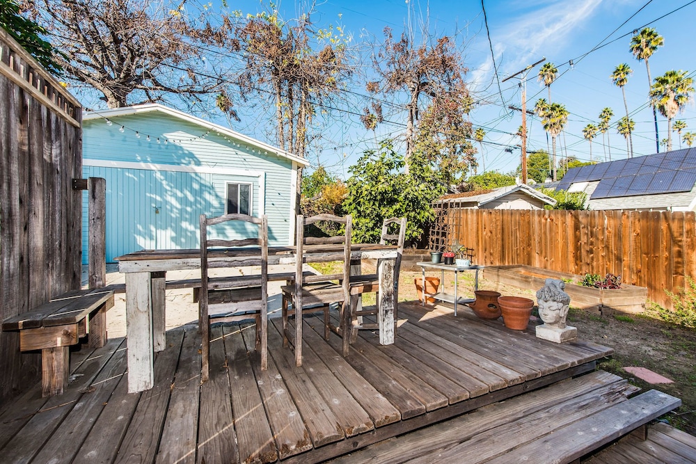Charming 2 Bedroom Bungalow in Silver Lake