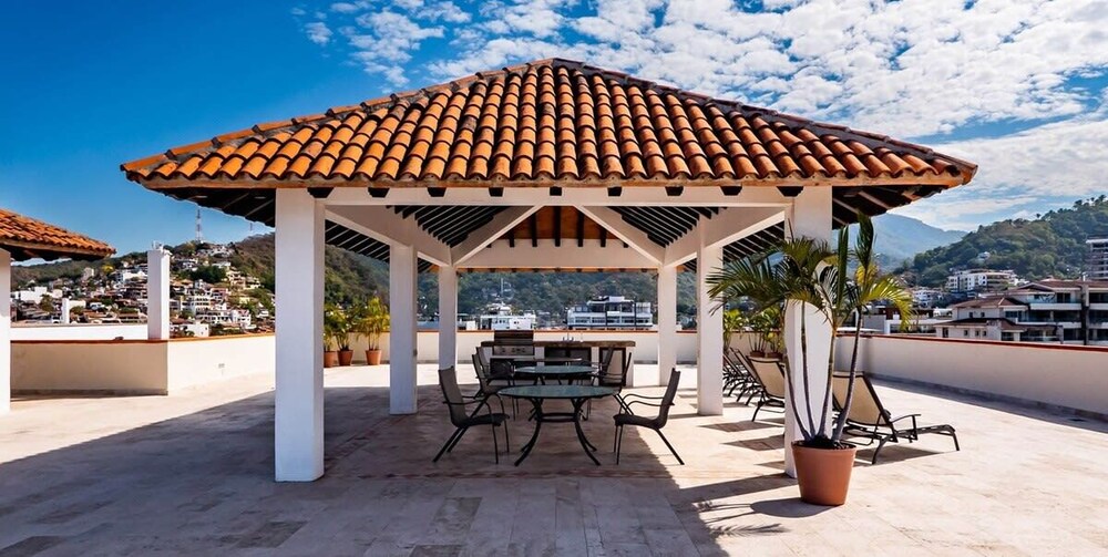 Ocean View 2Br Condo-balcony-beach-pool - 212