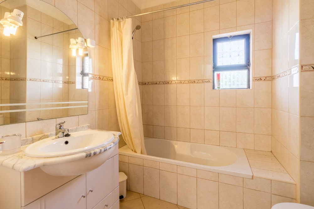 Villas2Go2 Cesaltina en Albufeira — bathroom