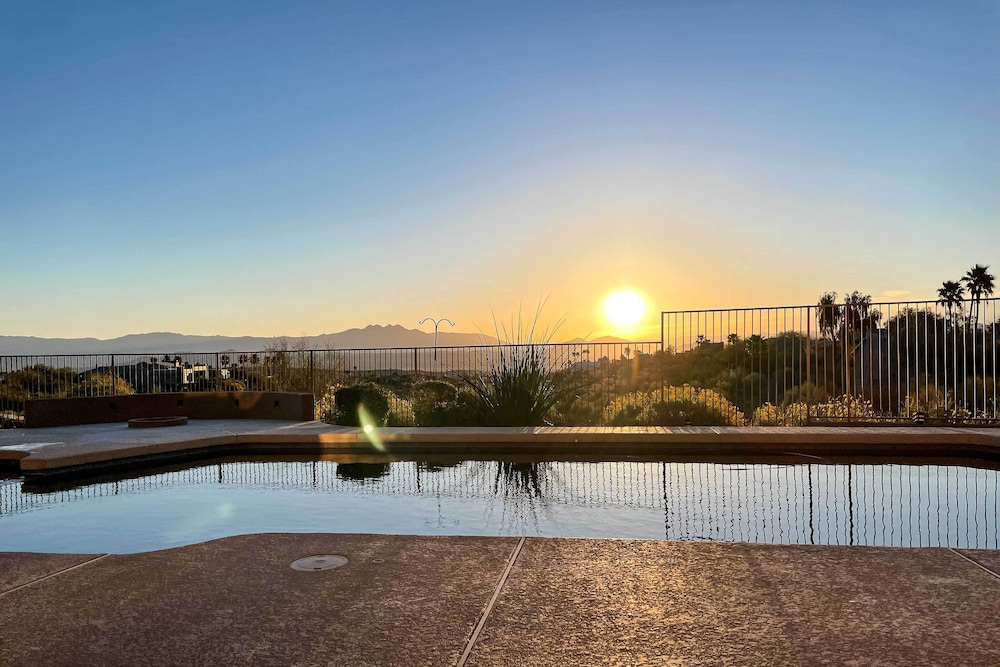 Pool, Spa & Putting Green: Fountain Hills Home! view 5