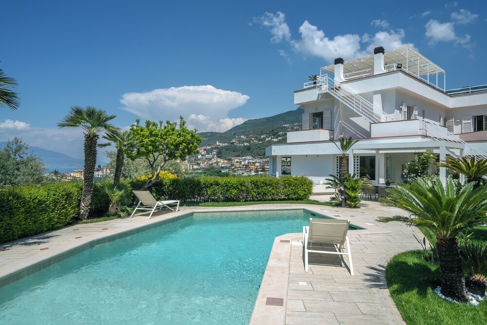 Luxury Villa In Sorrento Coast Swimming Pool & View