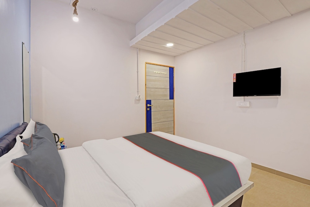 Hotel Solitaire Luxurious AC Rooms Surat