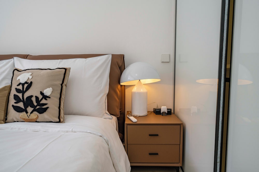 Tyms Stylish 3BR 2BA Apt Xujiahui Shops