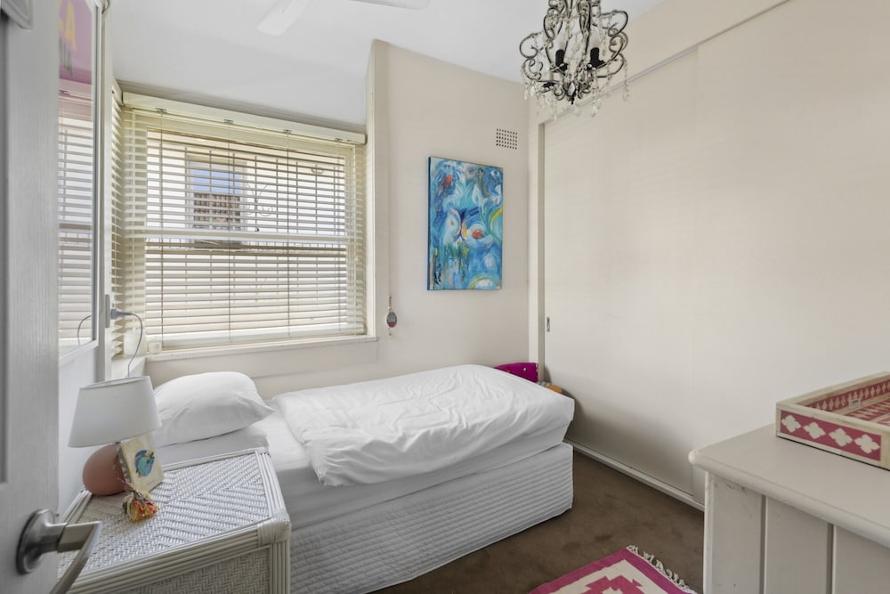 Poolside Stay - Close to Taronga Zoo & Luna Park