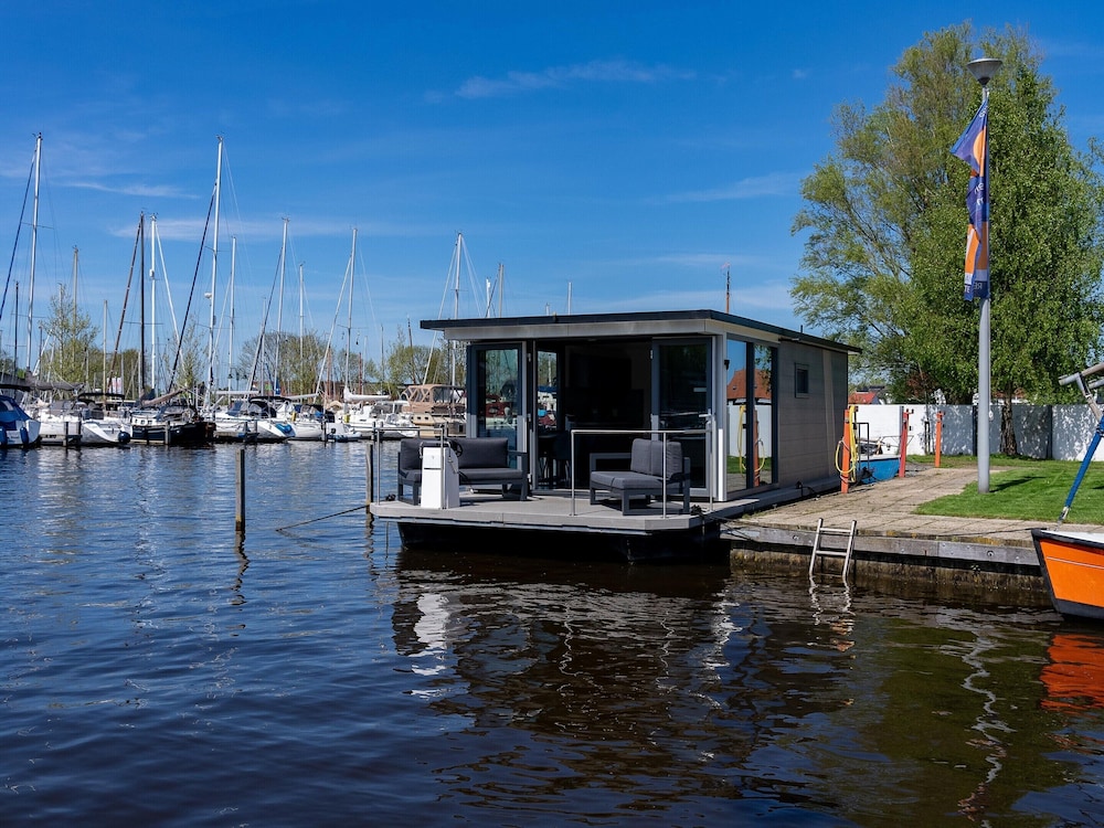 Houseboat in Heeg With Stunning Marina Views