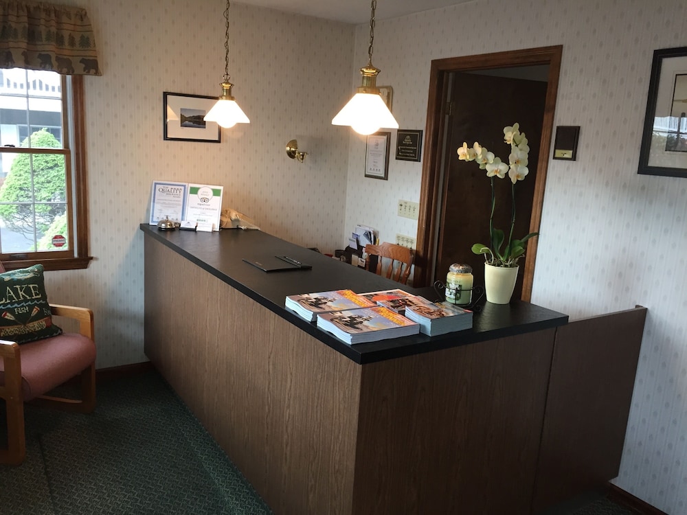 Adirondack Retreat Inn & Suites
