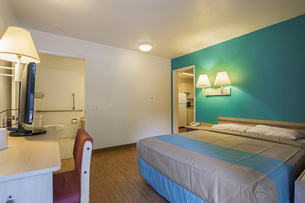 Motel 6 Rochester, MN