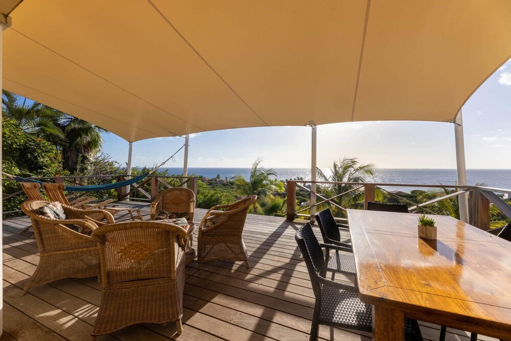 Spacious Bright Villa - Spectacular Ocean Views Private Pool
