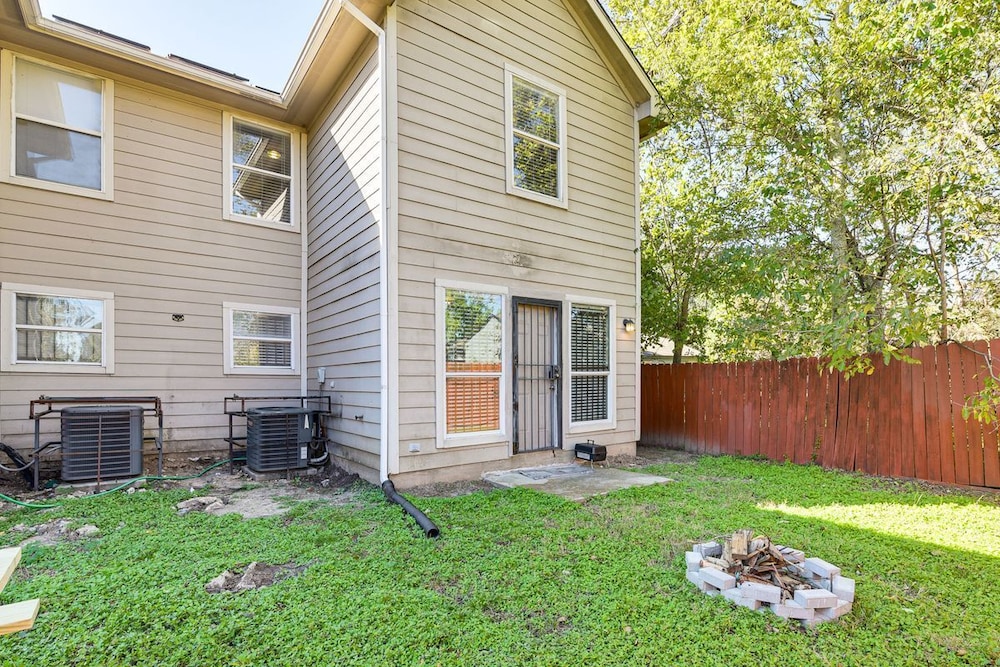 Family Friendly 3 Bedroom 2 bath Home