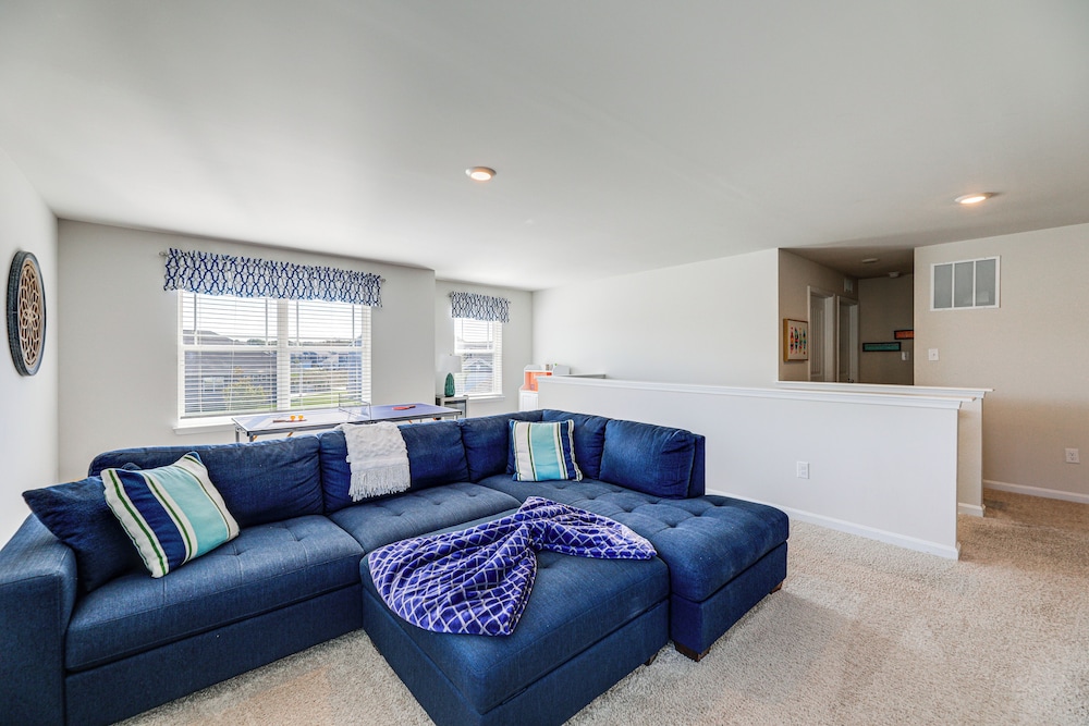 Game Room + Patio: Spacious Ocean View Home