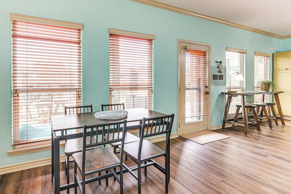 Walk to the Ocean: Family Retreat in Crystal Beach