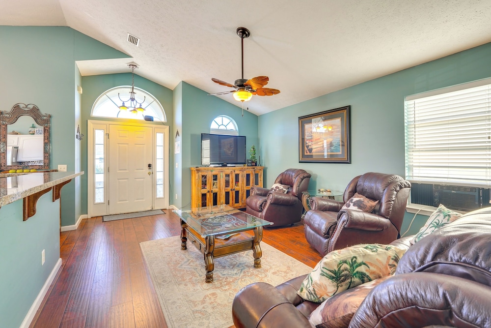1 Mi to Gulf: Home w/ Patio & Pool Access in Pcb!