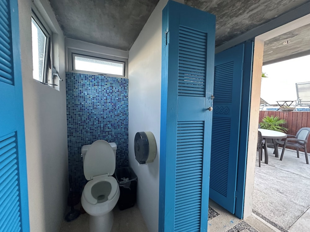 2BR Penthouse with Rooftop Pool