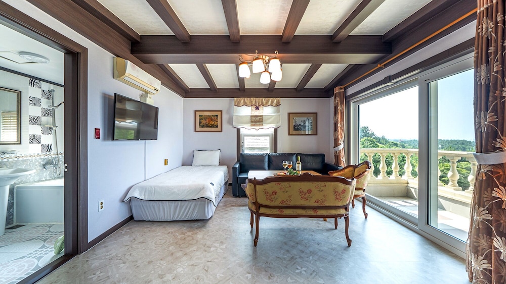 Gangneung Pension Sea and - Pet Friendly