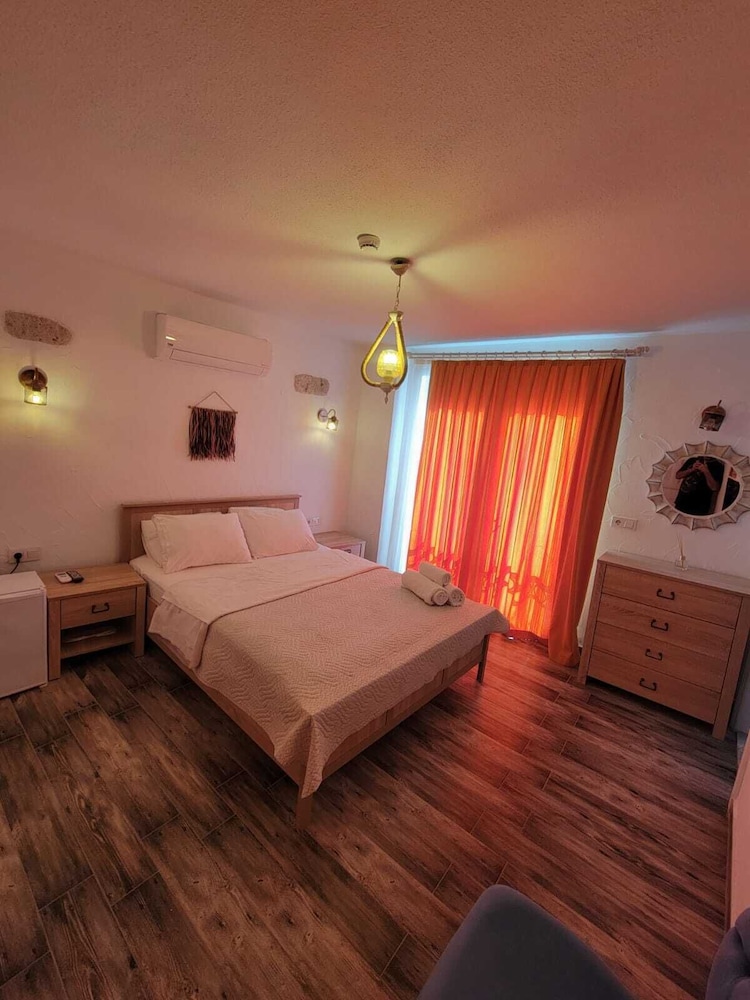 Paris Alacati Butik Otel view 3