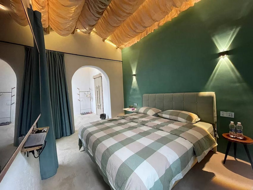 Serenity Courtyard Hotel