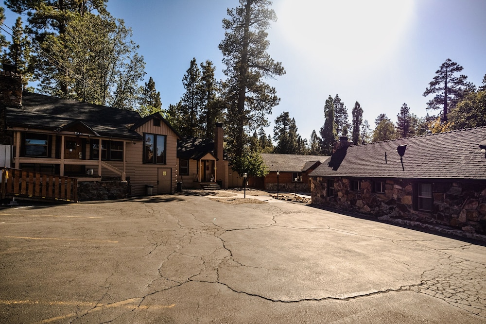 Embers Lodge and Cabins