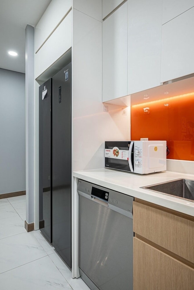 Luxury Sunwah Apartment near Landmark 81 - City View