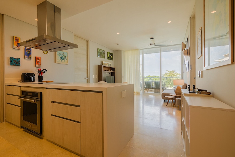2BR 5 Guests Private Balcony and Shared Pool